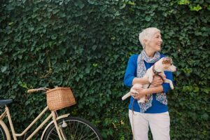 Understanding fluid intake and its effects on incontinence: tips to manage hydration, prevent symptoms, and live better with urinary incontinence.